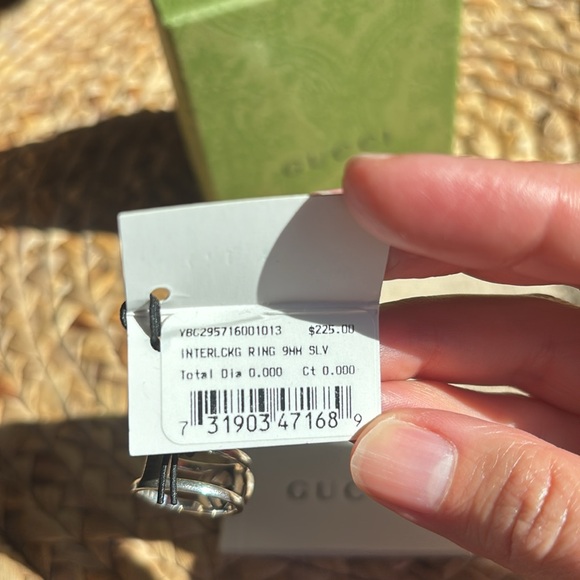 Gucci Silver Ring with Iconic Logo - Picture 7 of 7